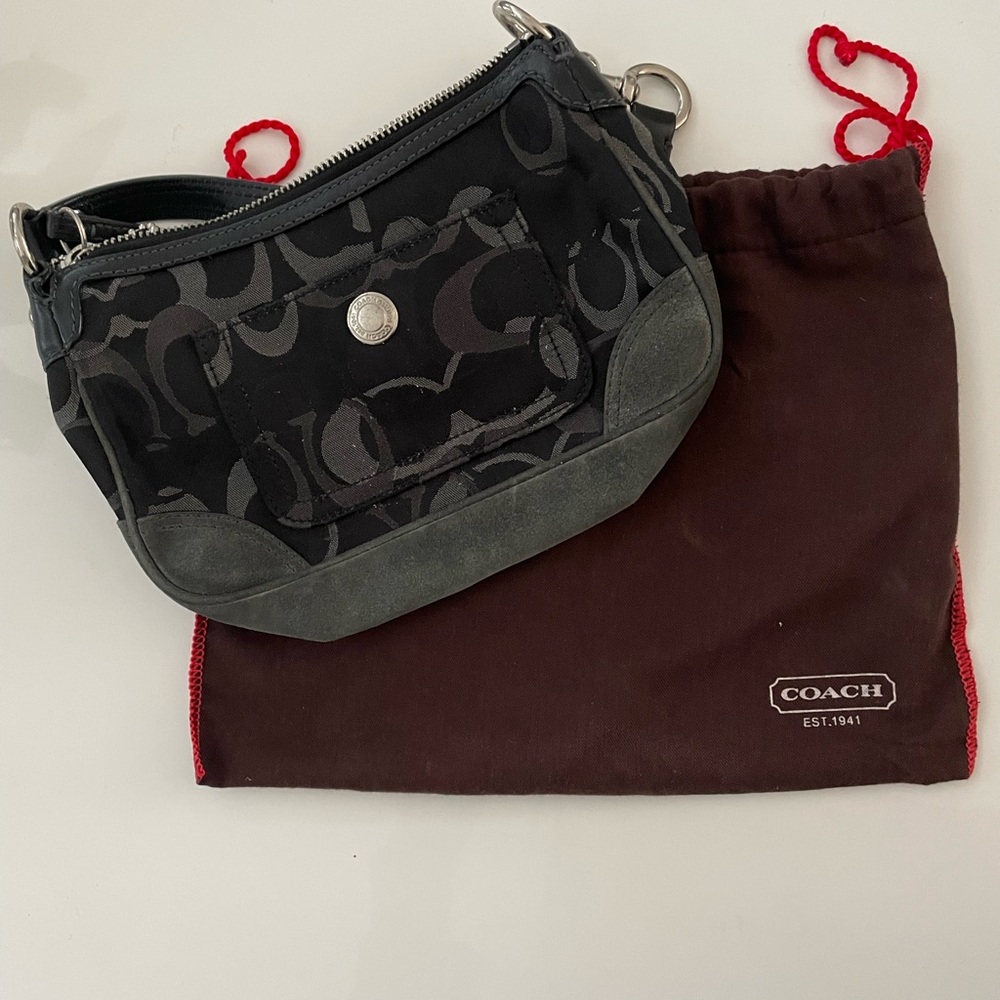 Chelsea Black and Gray Signature Purse